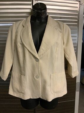 Joan Rivers seersucker blazer